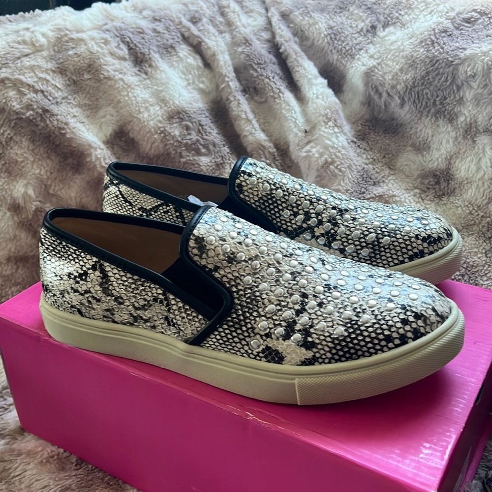 Womens Jazz studded slip on sneaker  size 7.5 worn once in house